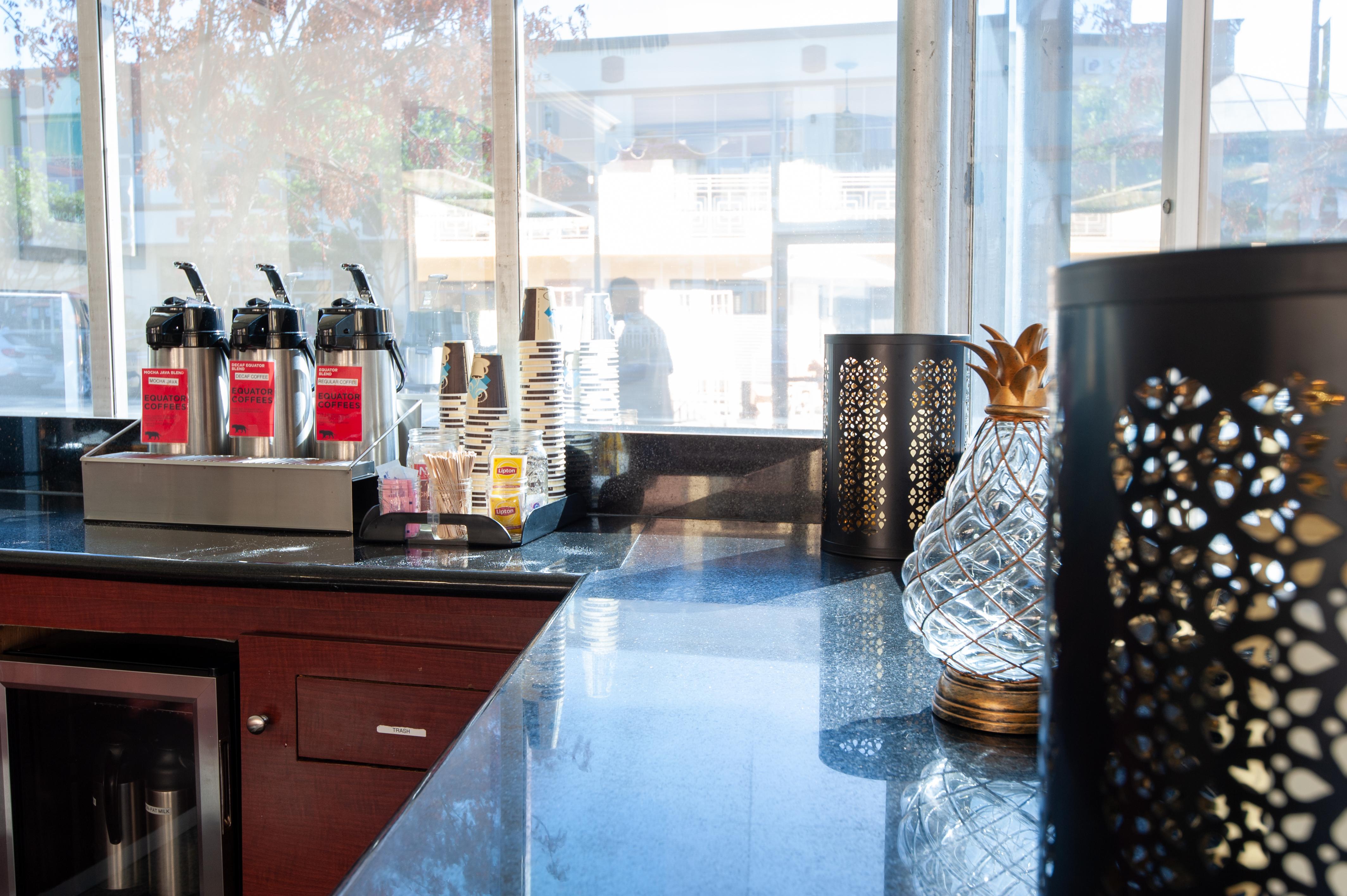 Studio City Court Yard Hotel Restaurant bilde